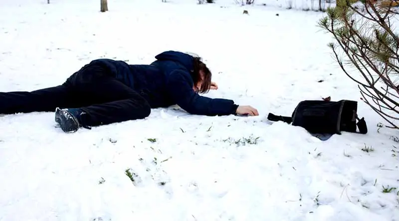 vecteezy_a-man-falls-in-the-snow-the-man-slipped-and-was-injured_37150701