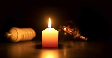 vecteezy_a-white-burning-candle-in-close-up-on-a-black-surface_44219700