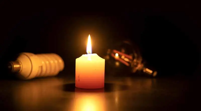 vecteezy_a-white-burning-candle-in-close-up-on-a-black-surface_44219700