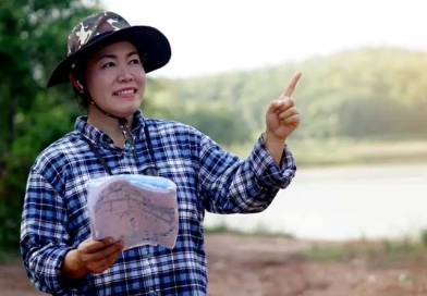 vecteezy_asian-woman-explorer-hold-paper-map-to-survey-natural-route_31215965