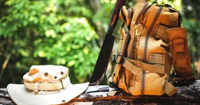 vecteezy_equipment-for-survival-bucket-hat-backpack-hiking-knife_22347288