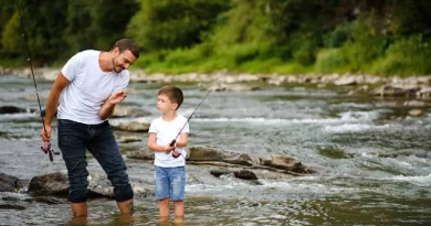 vecteezy_father-teaching-son-how-to-fly-fish-in-river_42589441