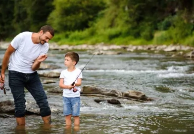 vecteezy_father-teaching-son-how-to-fly-fish-in-river_42589441