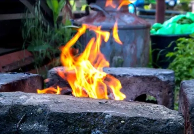 vecteezy_fire-blazes-in-a-homemade-barbecue-grill-in-the-backyard_4548246