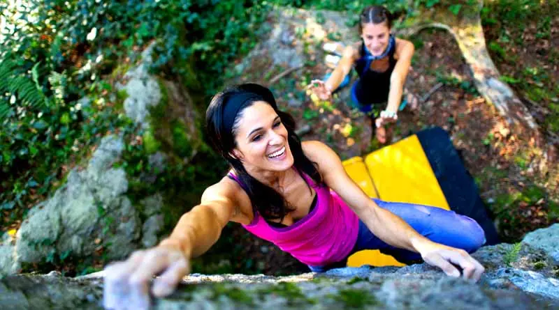 vecteezy_happy-girl-practicing-bouldering-with-the-crash-pad-and-her_11209497