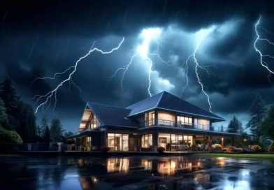 vecteezy_house-on-heavy-lightning-thunder-strom-background-home_29769677