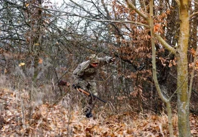 vecteezy_hunter-in-uniform-with-a-hunting-rifle-hunting-concept_43279275