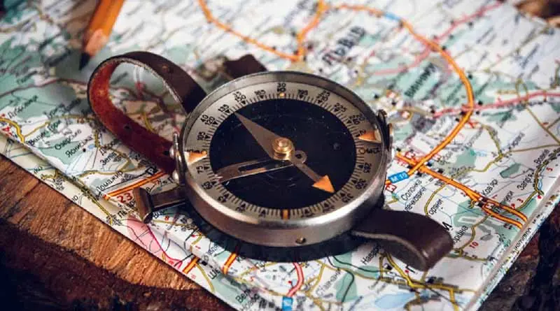 vecteezy_map-with-compass_3125011z