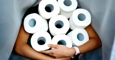 vecteezy_people-are-stocking-up-toilet-paper-for-home-quarantine-from_11783031