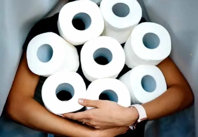 vecteezy_people-are-stocking-up-toilet-paper-for-home-quarantine-from_11783031