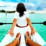 vecteezy_pov-couple-kayaking-in-the-ocean-on-vacation-in-maldives_46552257