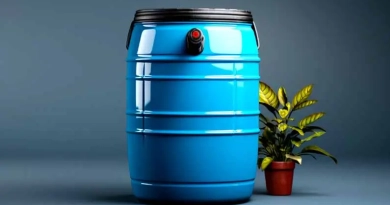 vecteezy_rainwater-collection-barrel-for-garden-irrigation-isolated_31611830