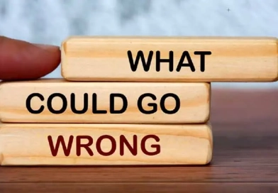 vecteezy_what-could-go-wrong-text-on-wooden-blocks-with-blurred_9948163