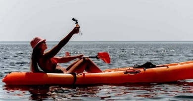 vecteezy_woman-sea-kayak-happy-smiling-woman-paddling-in-kayak-on_45601353