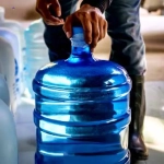 vecteezy_workers-lift-drinking-water-clear-and-clean-in-blue-plastic_34457652