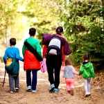 vecteezy_back-of-mother-with-four-kids-walking-on-wood-mountains_5850669