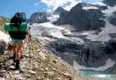 vecteezy_tourists-in-shorts-with-huge-backpacks-with-backpacking-pads_45837993