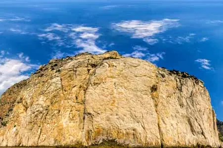 vecteezy_upper-part-of-panorama-with-clouds-in-sky-and-mountains-for_41393520